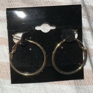 Never worn before gold earrings